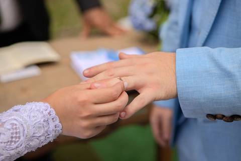 As melhores ideias e inspirações criativas de fotos de casamento registradas por fotógrafos profissionais de eventos da empresa Criativus Foto e Vídeo no Espaço Lindo Sítio & Eventos: Fotos do momento da cerimônia'