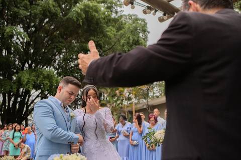 As melhores ideias e inspirações criativas de fotos de casamento registradas por fotógrafos profissionais de eventos da empresa Criativus Foto e Vídeo no Espaço Lindo Sítio & Eventos: Fotos do momento da cerimônia'