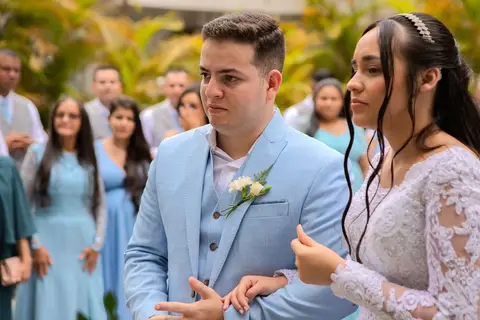 As melhores ideias e inspirações criativas de fotos de casamento registradas por fotógrafos profissionais de eventos da empresa Criativus Foto e Vídeo no Espaço Lindo Sítio & Eventos: Fotos do momento da cerimônia'