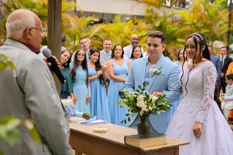 As melhores ideias e inspirações criativas de fotos de casamento registradas por fotógrafos profissionais de eventos da empresa Criativus Foto e Vídeo no Espaço Lindo Sítio & Eventos: Fotos do momento da cerimônia'