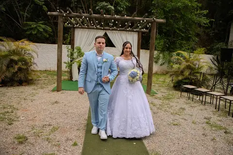 As melhores ideias e inspirações criativas de fotos de casamento registradas por fotógrafos profissionais de eventos da empresa Criativus Foto e Vídeo no Espaço Lindo Sítio & Eventos: Fotos do momento da cerimônia'