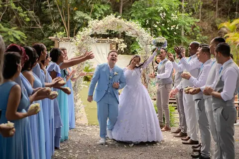 As melhores ideias e inspirações criativas de fotos de casamento registradas por fotógrafos profissionais de eventos da empresa Criativus Foto e Vídeo no Espaço Lindo Sítio & Eventos: Fotos do momento da cerimônia'