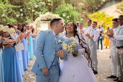 As melhores ideias e inspirações criativas de fotos de casamento registradas por fotógrafos profissionais de eventos da empresa Criativus Foto e Vídeo no Espaço Lindo Sítio & Eventos: Fotos do momento da cerimônia'