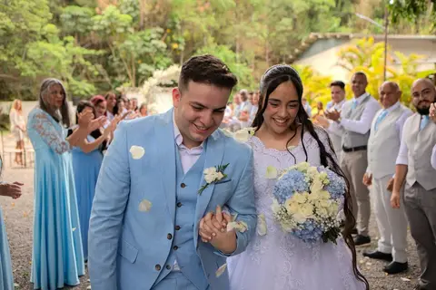 As melhores ideias e inspirações criativas de fotos de casamento registradas por fotógrafos profissionais de eventos da empresa Criativus Foto e Vídeo no Espaço Lindo Sítio & Eventos: Fotos do momento da cerimônia'