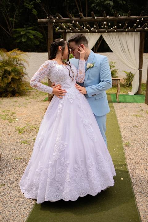 As melhores ideias e inspirações criativas de fotos de casamento registradas por fotógrafos profissionais de eventos da empresa Criativus Foto e Vídeo no Espaço Lindo Sítio & Eventos: Fotos do protocolares apenas os noivos'