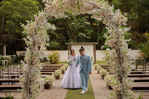 As melhores ideias e inspirações criativas de fotos de casamento registradas por fotógrafos profissionais de eventos da empresa Criativus Foto e Vídeo no Espaço Lindo Sítio & Eventos: Fotos do protocolares apenas os noivos'