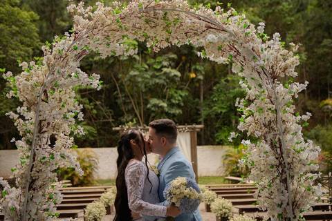 As melhores ideias e inspirações criativas de fotos de casamento registradas por fotógrafos profissionais de eventos da empresa Criativus Foto e Vídeo no Espaço Lindo Sítio & Eventos: Fotos do protocolares apenas os noivos'