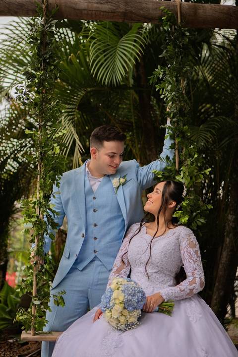 As melhores ideias e inspirações criativas de fotos de casamento registradas por fotógrafos profissionais de eventos da empresa Criativus Foto e Vídeo no Espaço Lindo Sítio & Eventos: Fotos do protocolares apenas os noivos'