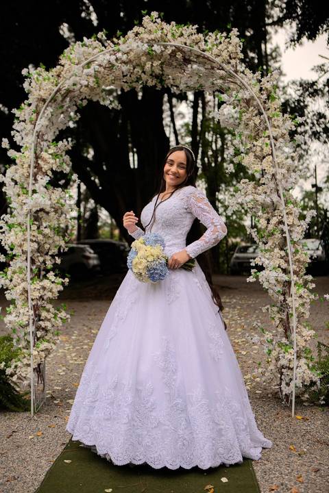 As melhores ideias e inspirações criativas de fotos de casamento registradas por fotógrafos profissionais de eventos da empresa Criativus Foto e Vídeo no Espaço Lindo Sítio & Eventos: Fotos da noiva'