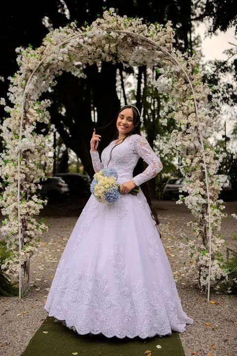 As melhores ideias e inspirações criativas de fotos de casamento registradas por fotógrafos profissionais de eventos da empresa Criativus Foto e Vídeo no Espaço Lindo Sítio & Eventos: Fotos da noiva'