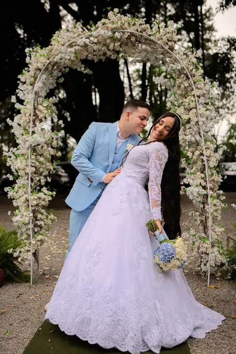 As melhores ideias e inspirações criativas de fotos de casamento registradas por fotógrafos profissionais de eventos da empresa Criativus Foto e Vídeo no Espaço Lindo Sítio & Eventos: Fotos do protocolares apenas os noivos'