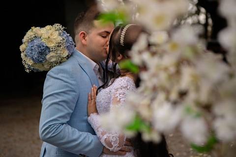 As melhores ideias e inspirações criativas de fotos de casamento registradas por fotógrafos profissionais de eventos da empresa Criativus Foto e Vídeo no Espaço Lindo Sítio & Eventos: Fotos do protocolares apenas os noivos'