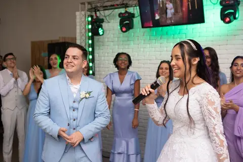 As melhores ideias e inspirações criativas de fotos de casamento registradas por fotógrafos profissionais de eventos da empresa Criativus Foto e Vídeo no Espaço Lindo Sítio & Eventos: Fotos na festa recepção'
