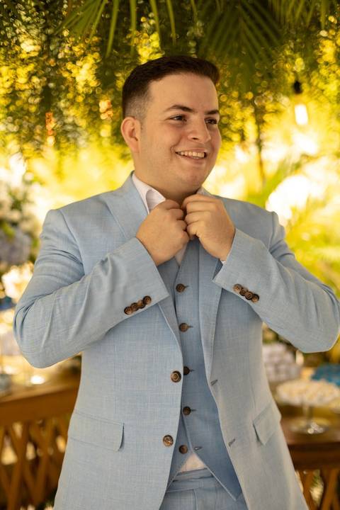 As melhores ideias e inspirações criativas de fotos de casamento registradas por fotógrafos profissionais de eventos da empresa Criativus Foto e Vídeo no Espaço Lindo Sítio & Eventos: Fotos do making of do noivo'