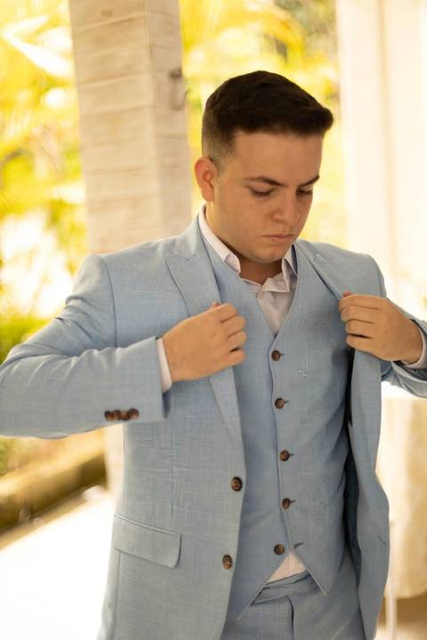 As melhores ideias e inspirações criativas de fotos de casamento registradas por fotógrafos profissionais de eventos da empresa Criativus Foto e Vídeo no Espaço Lindo Sítio & Eventos: Fotos do making of do noivo'