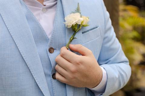 As melhores ideias e inspirações criativas de fotos de casamento registradas por fotógrafos profissionais de eventos da empresa Criativus Foto e Vídeo no Espaço Lindo Sítio & Eventos: Fotos do making of do noivo'