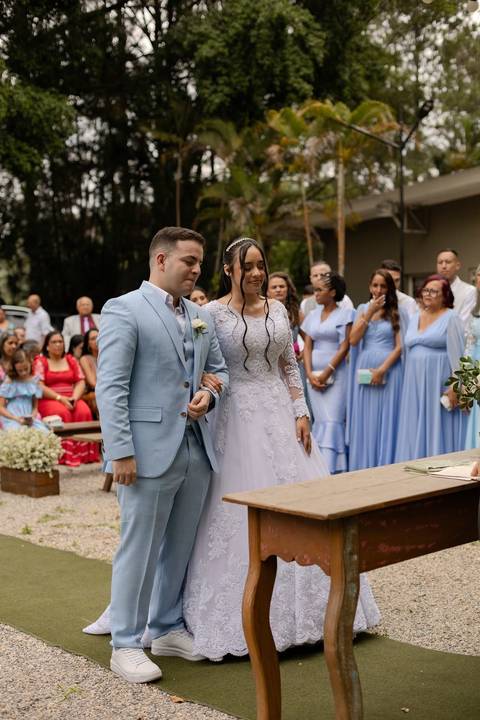 As melhores ideias e inspirações criativas de fotos de casamento registradas por fotógrafos profissionais de eventos da empresa Criativus Foto e Vídeo no Espaço Lindo Sítio & Eventos: Fotos do momento da cerimônia'