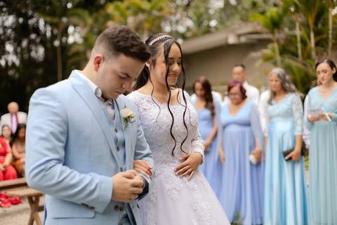 As melhores ideias e inspirações criativas de fotos de casamento registradas por fotógrafos profissionais de eventos da empresa Criativus Foto e Vídeo no Espaço Lindo Sítio & Eventos: Fotos do momento da cerimônia'