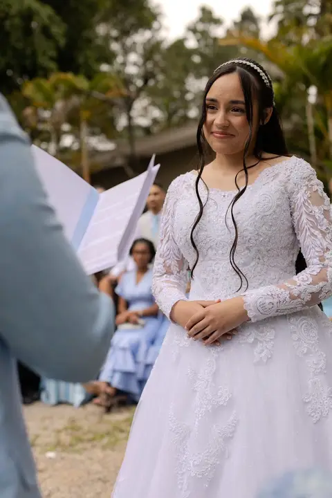 As melhores ideias e inspirações criativas de fotos de casamento registradas por fotógrafos profissionais de eventos da empresa Criativus Foto e Vídeo no Espaço Lindo Sítio & Eventos: Fotos do momento da cerimônia'