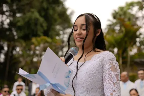 As melhores ideias e inspirações criativas de fotos de casamento registradas por fotógrafos profissionais de eventos da empresa Criativus Foto e Vídeo no Espaço Lindo Sítio & Eventos: Fotos do momento da cerimônia'