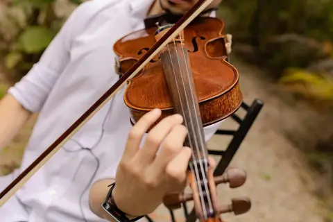 As melhores ideias e inspirações criativas de fotos de casamento registradas por fotógrafos profissionais de eventos da empresa Criativus Foto e Vídeo no Espaço Lindo Sítio & Eventos: Fotos do momento da cerimônia'