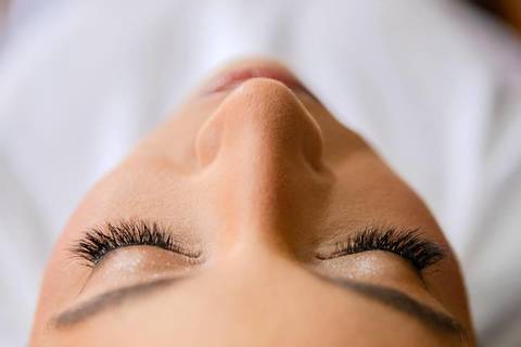 As melhores ideias e inspirações criativas de fotos de casamento registradas por fotógrafos profissionais de eventos da empresa Criativus Foto e Vídeo no Espaço Sem Igual Eventos: Fotos do Making of da Noiva'