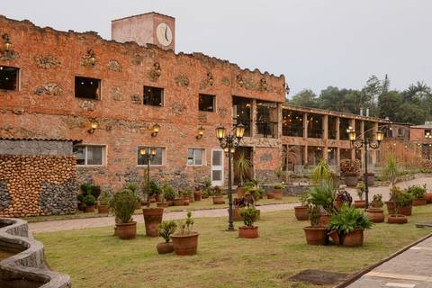 As melhores ideias e inspirações criativas de fotos de casamento registradas por fotógrafos profissionais de eventos da empresa Criativus Foto e Vídeo no Espaço Sem Igual Eventos: Fotos do ambiente do espaço'