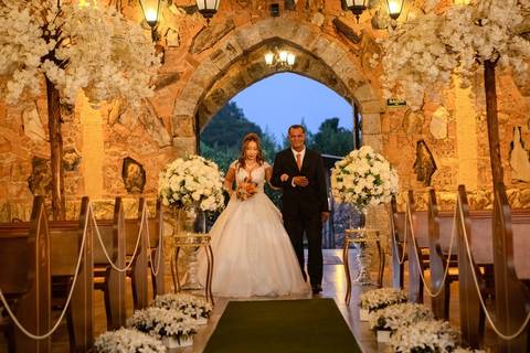 As melhores ideias e inspirações criativas de fotos de casamento registradas por fotógrafos profissionais de eventos da empresa Criativus Foto e Vídeo no Espaço Sem Igual Eventos: Fotos do momento da cerimônia'