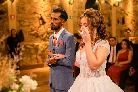 As melhores ideias e inspirações criativas de fotos de casamento registradas por fotógrafos profissionais de eventos da empresa Criativus Foto e Vídeo no Espaço Sem Igual Eventos: Fotos do momento da cerimônia'
