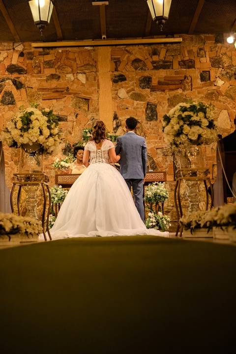 As melhores ideias e inspirações criativas de fotos de casamento registradas por fotógrafos profissionais de eventos da empresa Criativus Foto e Vídeo no Espaço Sem Igual Eventos: Fotos do momento da cerimônia'