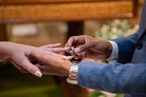 As melhores ideias e inspirações criativas de fotos de casamento registradas por fotógrafos profissionais de eventos da empresa Criativus Foto e Vídeo no Espaço Sem Igual Eventos: Fotos do momento da cerimônia'