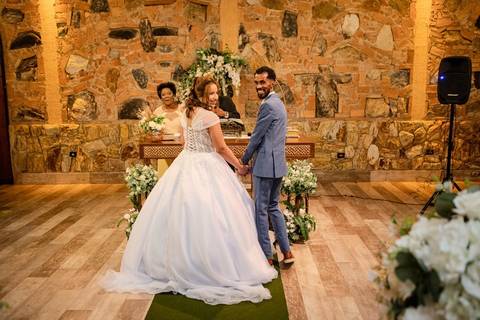 As melhores ideias e inspirações criativas de fotos de casamento registradas por fotógrafos profissionais de eventos da empresa Criativus Foto e Vídeo no Espaço Sem Igual Eventos: Fotos do momento da cerimônia'