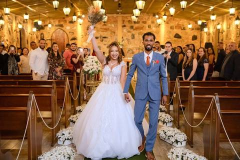 As melhores ideias e inspirações criativas de fotos de casamento registradas por fotógrafos profissionais de eventos da empresa Criativus Foto e Vídeo no Espaço Sem Igual Eventos: Fotos do momento da cerimônia'