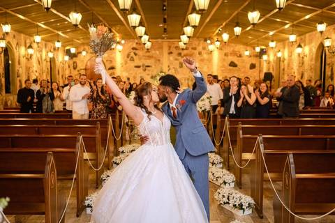 As melhores ideias e inspirações criativas de fotos de casamento registradas por fotógrafos profissionais de eventos da empresa Criativus Foto e Vídeo no Espaço Sem Igual Eventos: Fotos do momento da cerimônia'