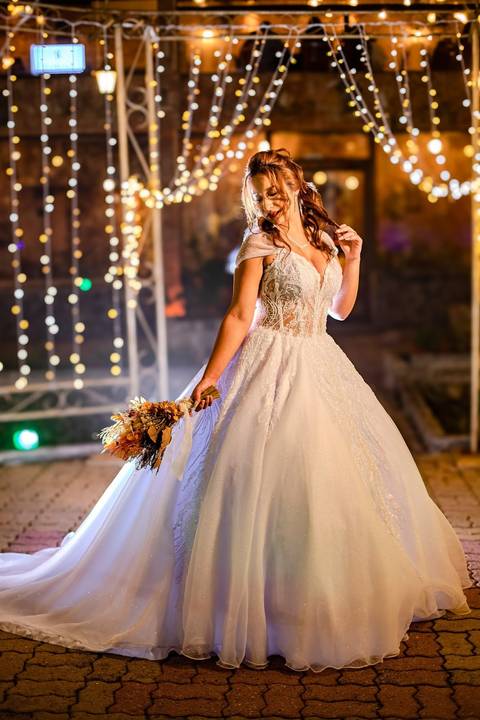 As melhores ideias e inspirações criativas de fotos de casamento registradas por fotógrafos profissionais de eventos da empresa Criativus Foto e Vídeo no Espaço Sem Igual Eventos: Fotos da noiva'