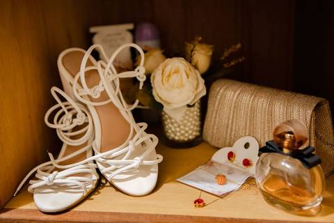 As melhores ideias e inspirações criativas de fotos de casamento registradas por fotógrafos profissionais de eventos da empresa Criativus Foto e Vídeo no Espaço Sem Igual Eventos: Fotos do Making of da Noiva'