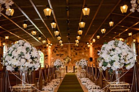 As melhores ideias e inspirações criativas de fotos de casamento registradas por fotógrafos profissionais de eventos da empresa Criativus Foto e Vídeo no Espaço Sem Igual Eventos: Fotos da cerimônia do espaço'