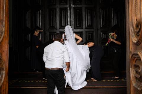 As melhores ideias e inspirações criativas de fotos de casamento registradas por fotógrafos profissionais de eventos da empresa Criativus Foto e Vídeo na Igreja Matriz Santa Ana: Fotos do momento da cerimônia'