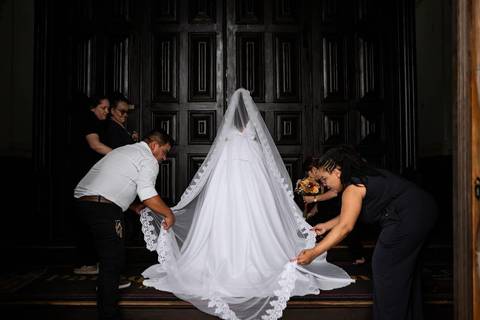 As melhores ideias e inspirações criativas de fotos de casamento registradas por fotógrafos profissionais de eventos da empresa Criativus Foto e Vídeo na Igreja Matriz Santa Ana: Fotos do momento da cerimônia'