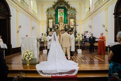 As melhores ideias e inspirações criativas de fotos de casamento registradas por fotógrafos profissionais de eventos da empresa Criativus Foto e Vídeo na Igreja Matriz Santa Ana: Fotos do momento da cerimônia'
