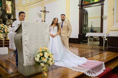 As melhores ideias e inspirações criativas de fotos de casamento registradas por fotógrafos profissionais de eventos da empresa Criativus Foto e Vídeo na Igreja Matriz Santa Ana: Fotos do momento da cerimônia'
