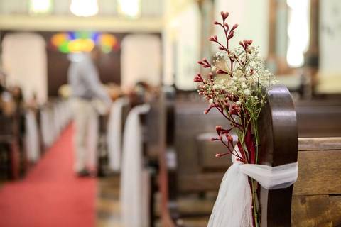 As melhores ideias e inspirações criativas de fotos de casamento registradas por fotógrafos profissionais de eventos da empresa Criativus Foto e Vídeo na Igreja Matriz Santa Ana: Fotos da decoração'