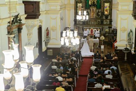 As melhores ideias e inspirações criativas de fotos de casamento registradas por fotógrafos profissionais de eventos da empresa Criativus Foto e Vídeo na Igreja Matriz Santa Ana: Fotos do momento da cerimônia'