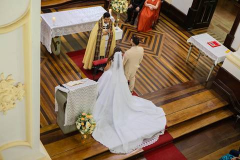 As melhores ideias e inspirações criativas de fotos de casamento registradas por fotógrafos profissionais de eventos da empresa Criativus Foto e Vídeo na Igreja Matriz Santa Ana: Fotos do momento da cerimônia'