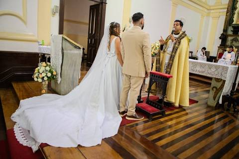 As melhores ideias e inspirações criativas de fotos de casamento registradas por fotógrafos profissionais de eventos da empresa Criativus Foto e Vídeo na Igreja Matriz Santa Ana: Fotos do momento da cerimônia'