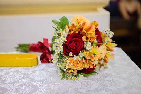 As melhores ideias e inspirações criativas de fotos de casamento registradas por fotógrafos profissionais de eventos da empresa Criativus Foto e Vídeo na Igreja Matriz Santa Ana: Fotos do momento da cerimônia'