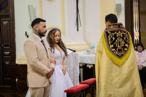 As melhores ideias e inspirações criativas de fotos de casamento registradas por fotógrafos profissionais de eventos da empresa Criativus Foto e Vídeo na Igreja Matriz Santa Ana: Fotos do momento da cerimônia'