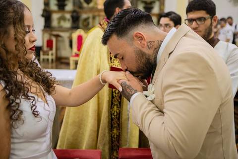 As melhores ideias e inspirações criativas de fotos de casamento registradas por fotógrafos profissionais de eventos da empresa Criativus Foto e Vídeo na Igreja Matriz Santa Ana: Fotos do momento da cerimônia'