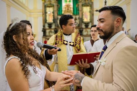 As melhores ideias e inspirações criativas de fotos de casamento registradas por fotógrafos profissionais de eventos da empresa Criativus Foto e Vídeo na Igreja Matriz Santa Ana: Fotos do momento da cerimônia'