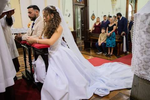 As melhores ideias e inspirações criativas de fotos de casamento registradas por fotógrafos profissionais de eventos da empresa Criativus Foto e Vídeo na Igreja Matriz Santa Ana: Fotos do momento da cerimônia'